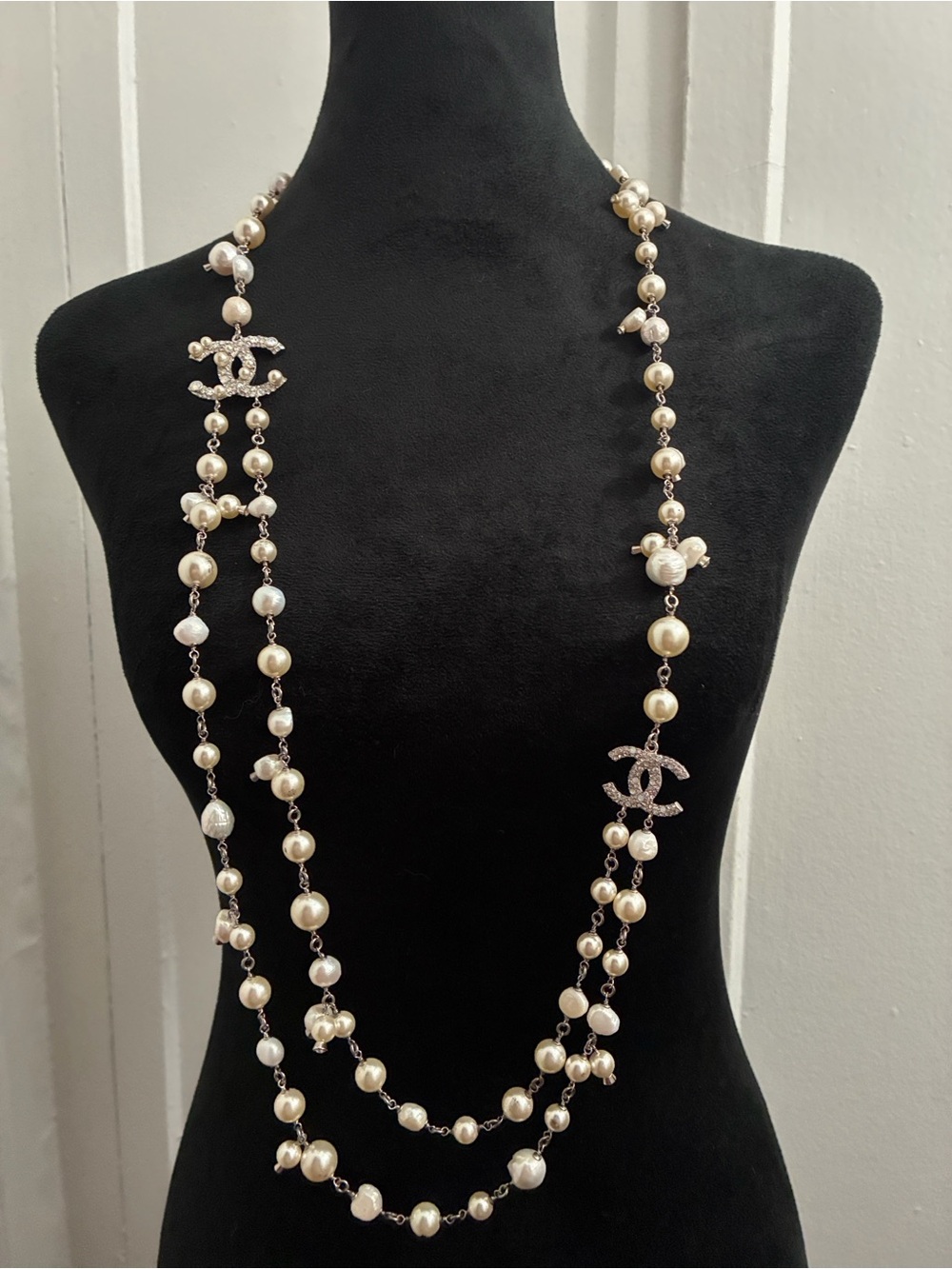 Chanel Cultured Freshwater Pearl, Faux Pearl & Strass CC Multistra